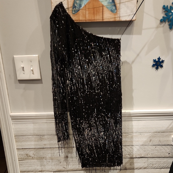 Fashion Nova Dresses & Skirts - NWT Fashion Nova Women's Sz M Sequins One Shoulder Mini Dress